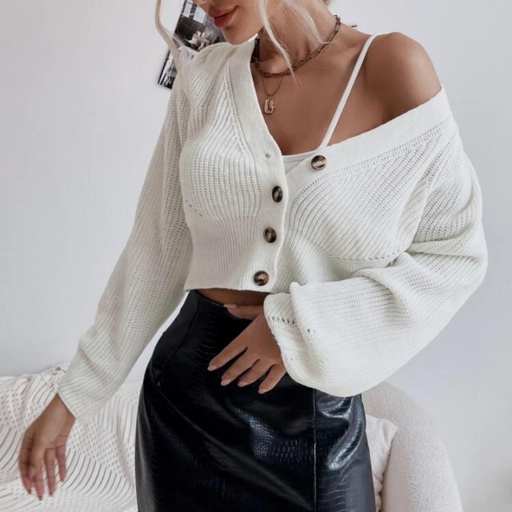 🆕 Cropped White Button Up Cardigan